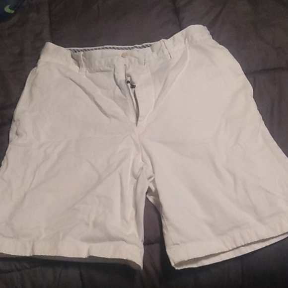 White shorts - Picture 1 of 3